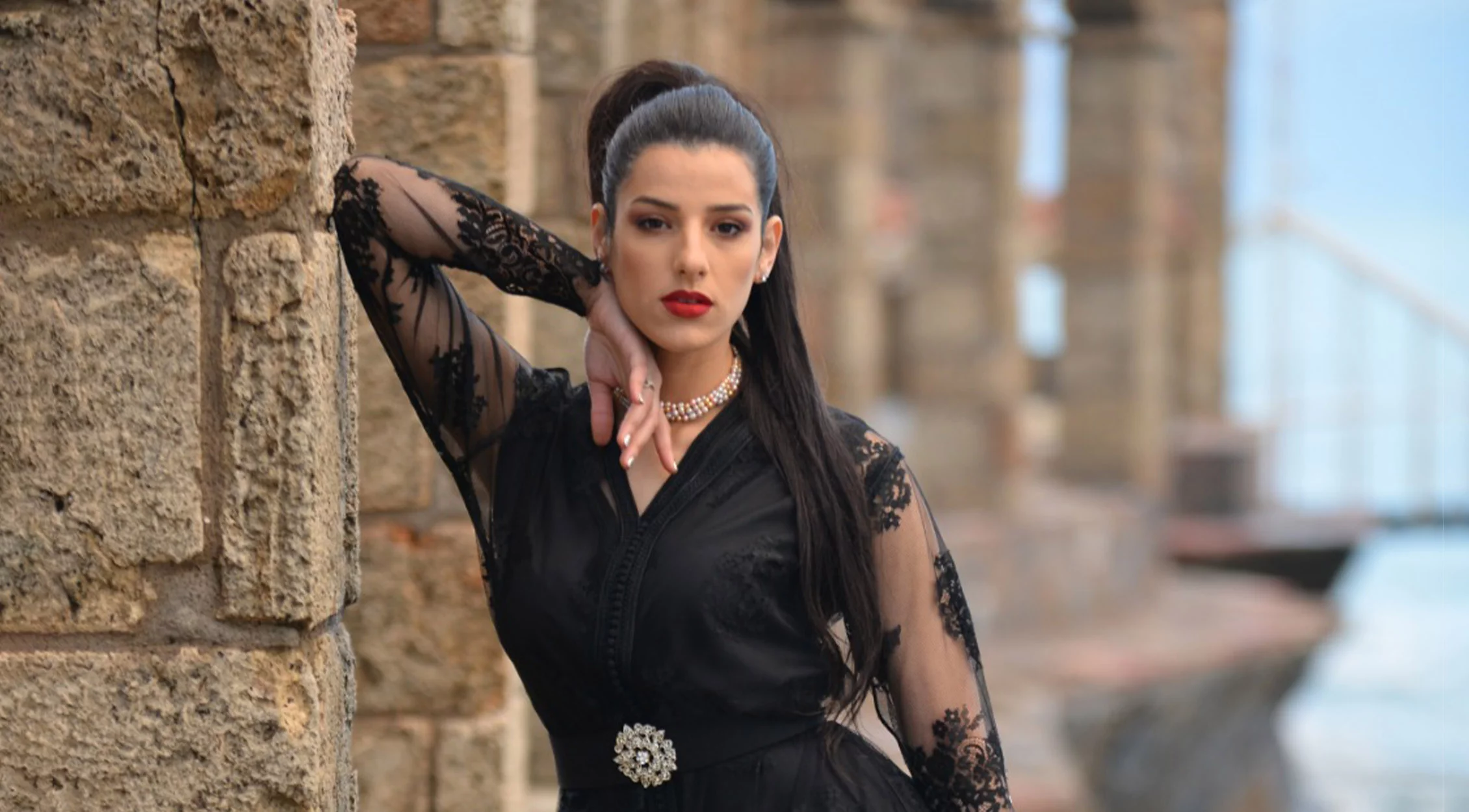 Explore the journey of Manal Cherki, where deafness becomes vibration. An attentive soul that elevates matter, universal heritage, and the 7 Arts.